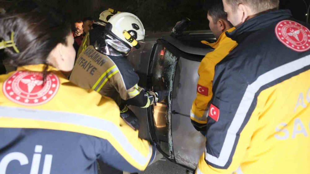 İtfaiye Seferber Oldu! Devrilen Aracın Altında Kalan Kadın Kurtarıldı
