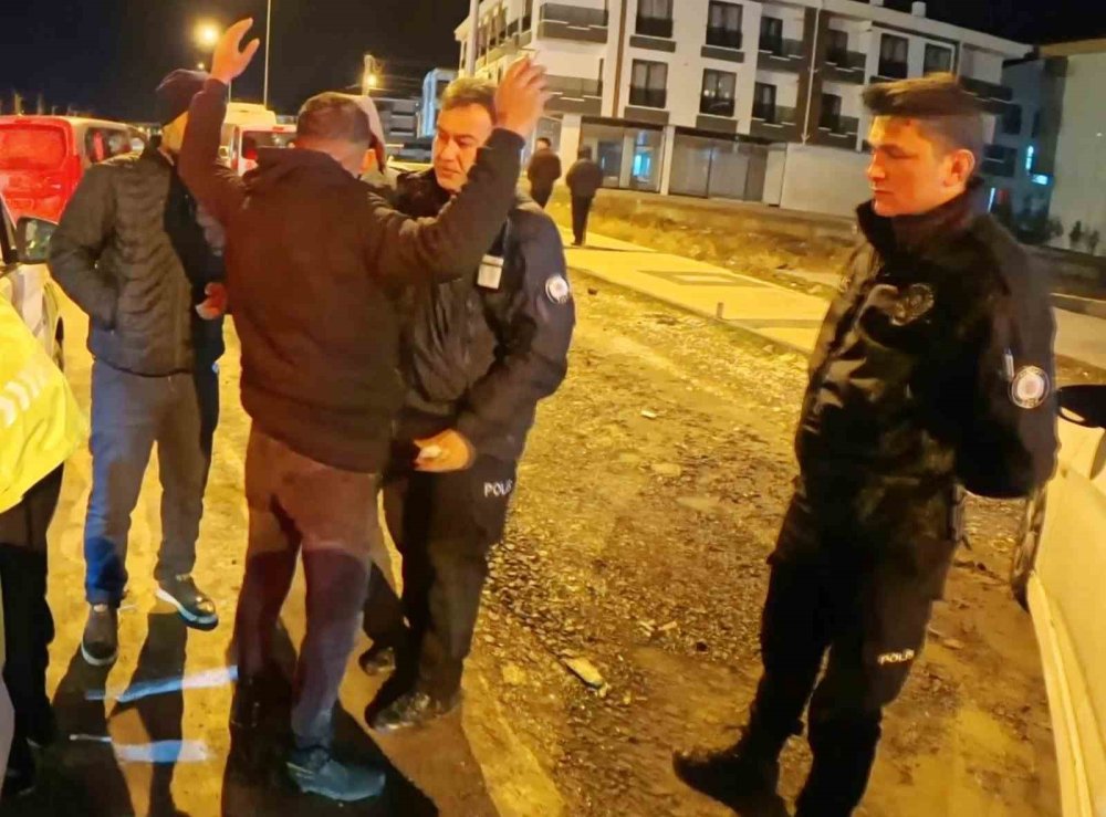 Alkollü Yakalandı, Cezayı Aldı, Araç Başında İçmeye Devam Etti