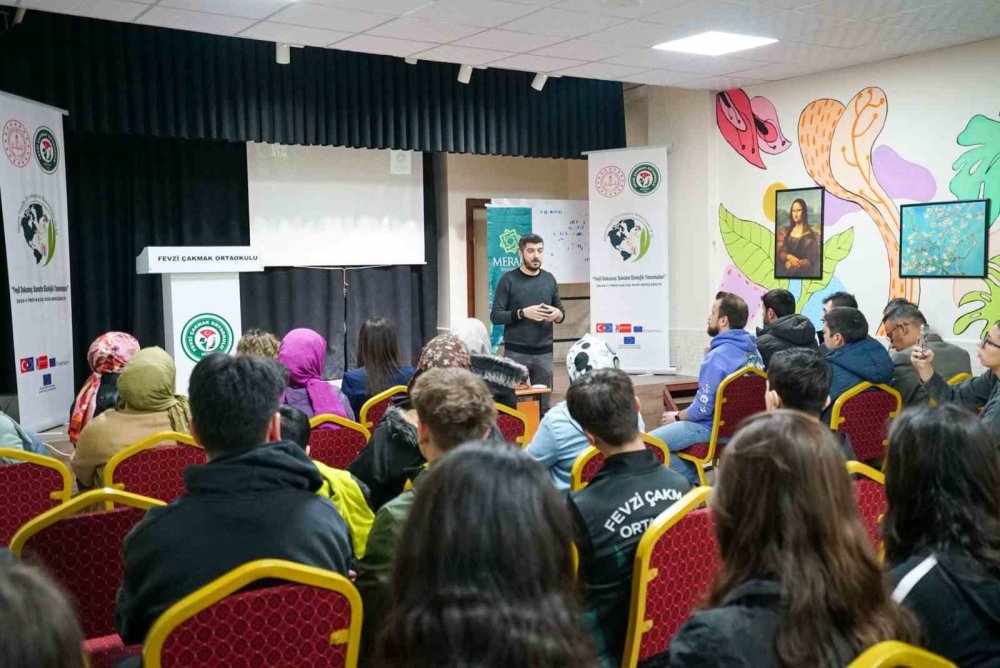 Konya’da çocuklardan sıfır atık mesajı: Atıklardan sanat eserleri yaptılar