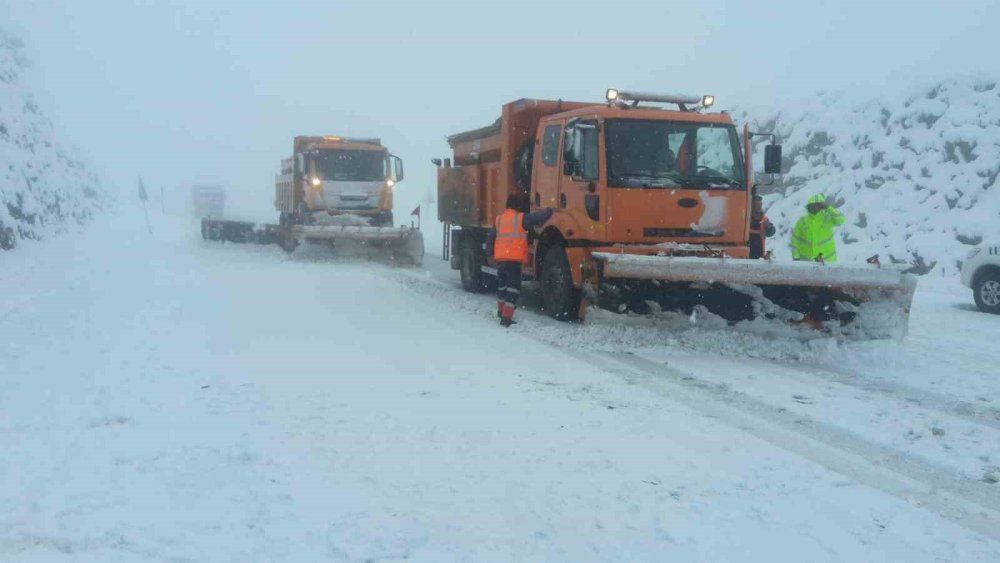 Alacabel’de Kar, Tipi ve Buzlanma Bir Arada! 30 santimetreyi aştı