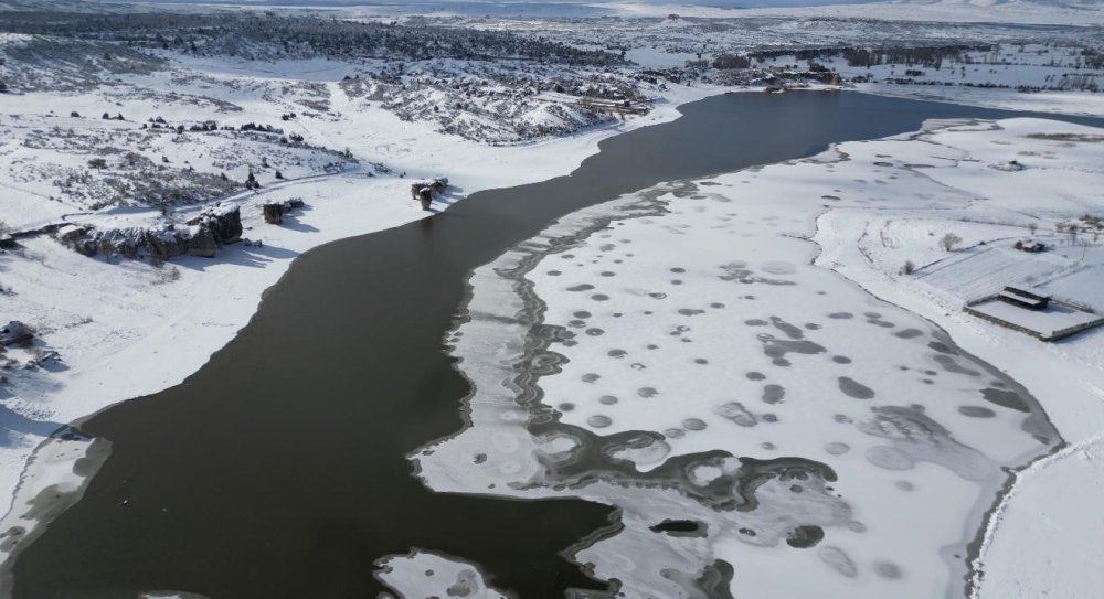 Eksi 7’de donan Emre Gölü, Frig Vadisi’ni masala çevirdi