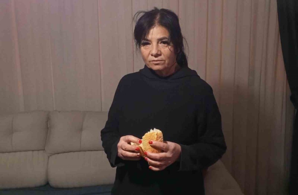 Fırından alınan ekmekten vida çıktı! Bölerken fark etti