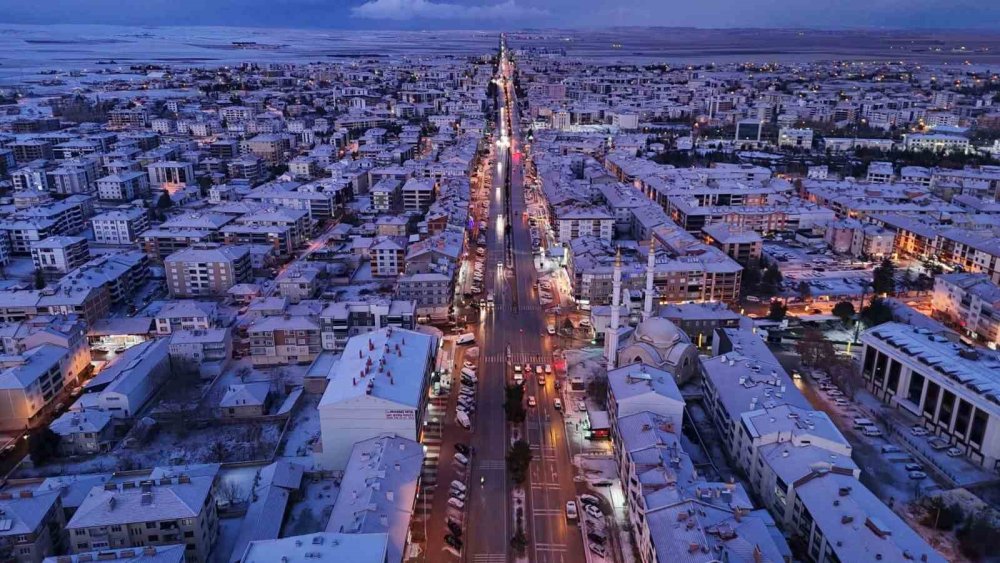 Kulu’da gece bastıran kar ilçeyi beyaza teslim etti