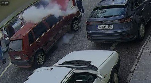 Merkezde panik anları! Esnafın hızlı müdahalesi facianın önüne geçti