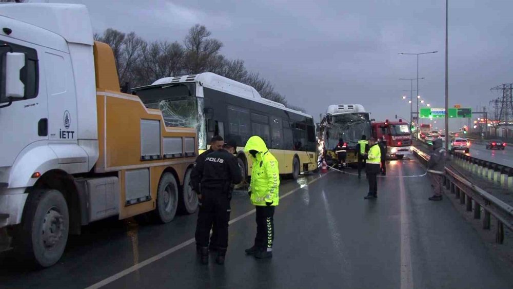 Başakşehir'de 3 otobüs çarpıştı vatandaş yine mağdur
