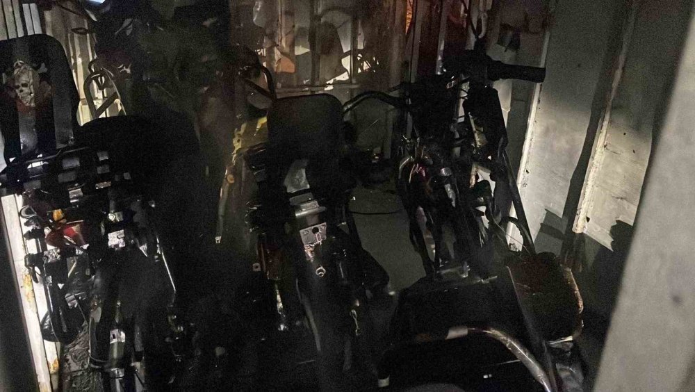 Şarjdayken alev aldılar! Elektrikli bisikletler küle döndü