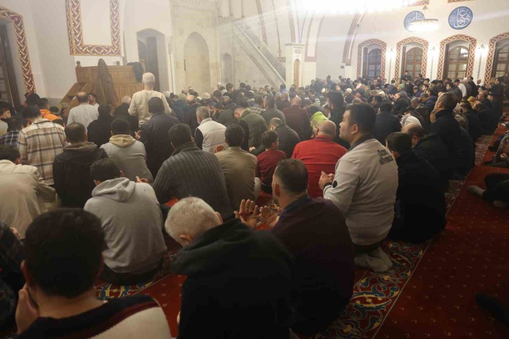 Konya’nın Ayağa Kaldırdığı Habibi Neccar’da Miraç Kandili Coşkusu