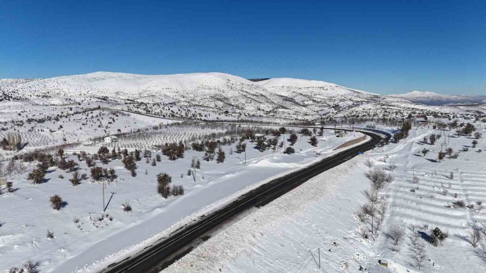 Konya’nın kiraz bahçeleri beyaz örtüyle kaplandı