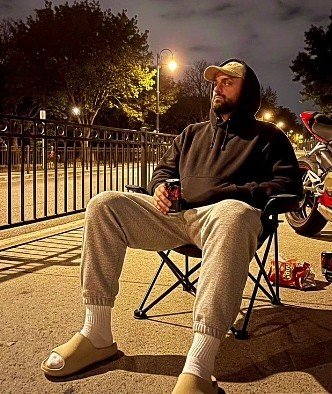 Kız arkadaşını korurken hayatını feda etti