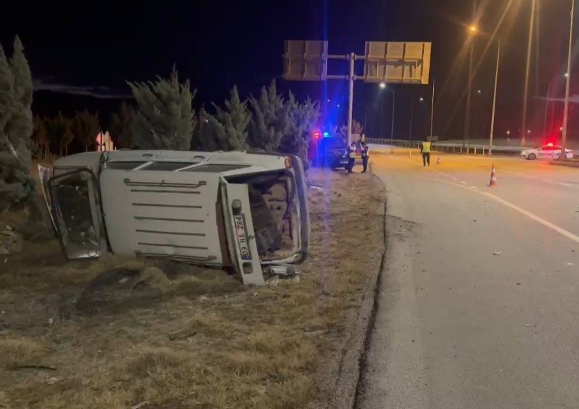 Konya plakalı tırla çarpışan otomobil şarampole devrildi: 1 ağır yaralı