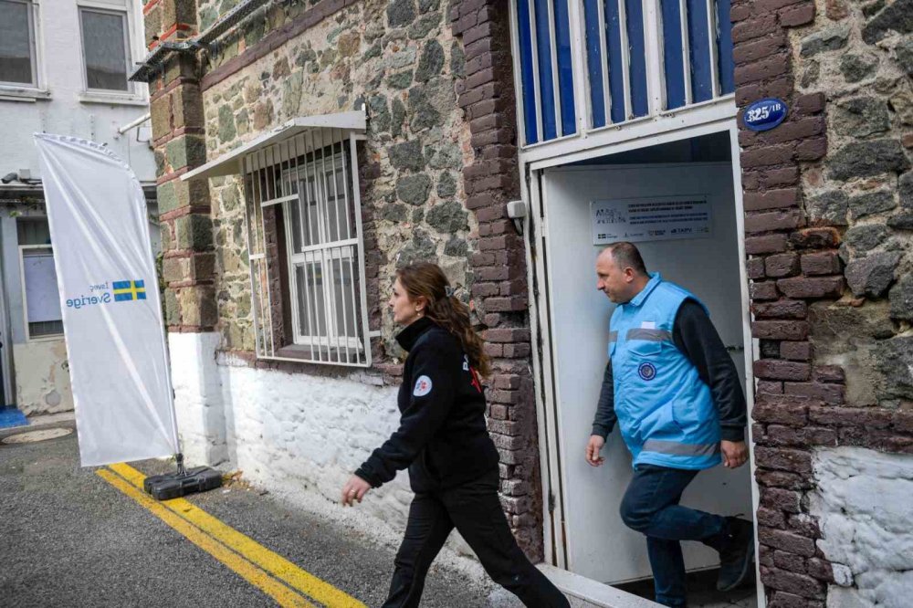 İzmir'in gasilhaneleri hazır kıta şifa dağıtıyor