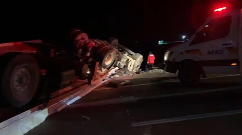 Aksaray'da tır devrildi