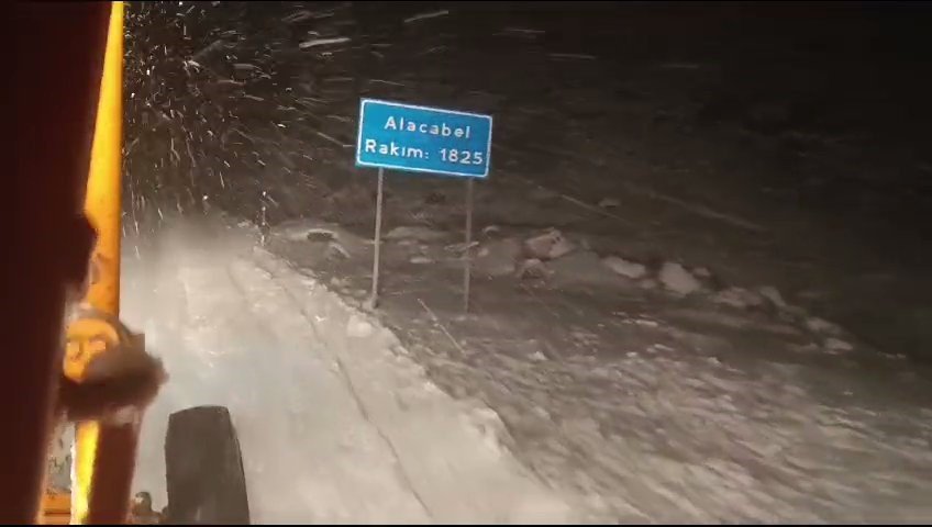 Alacabel hep karlı, mesai sürüyor