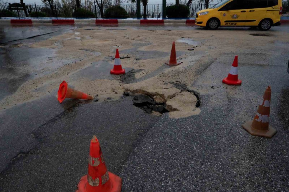 Deniz insanlara ait olanı geri verdi