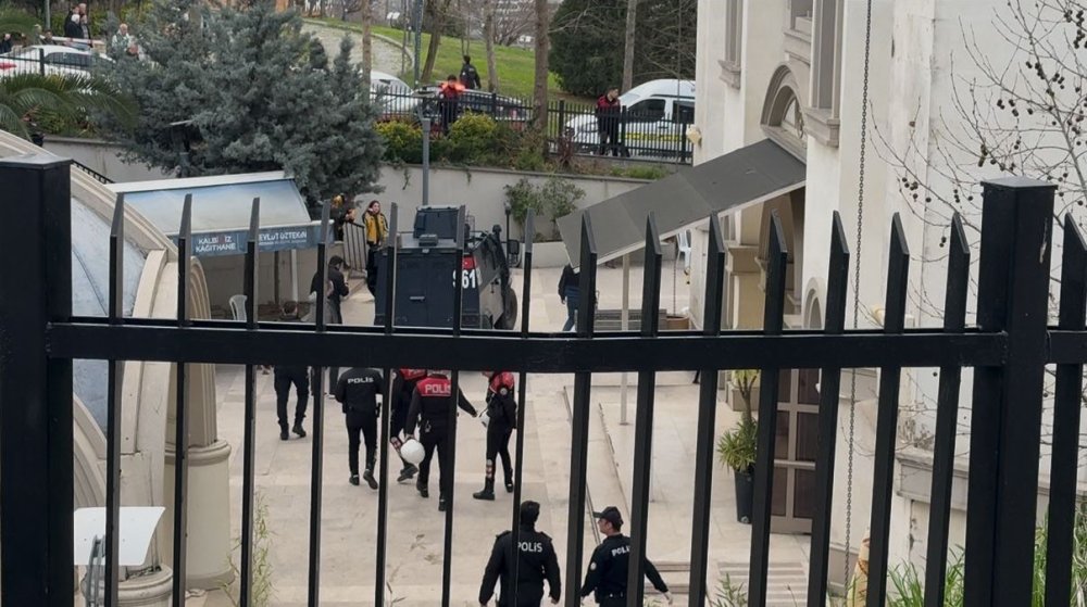 Annesinin cenazesinde kardeşine kurşun yağdırdı