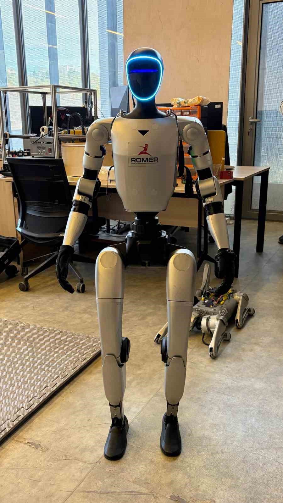 ODTÜ’de insansı robotlar geliştirildi, mikroroverlar Ay yolunda