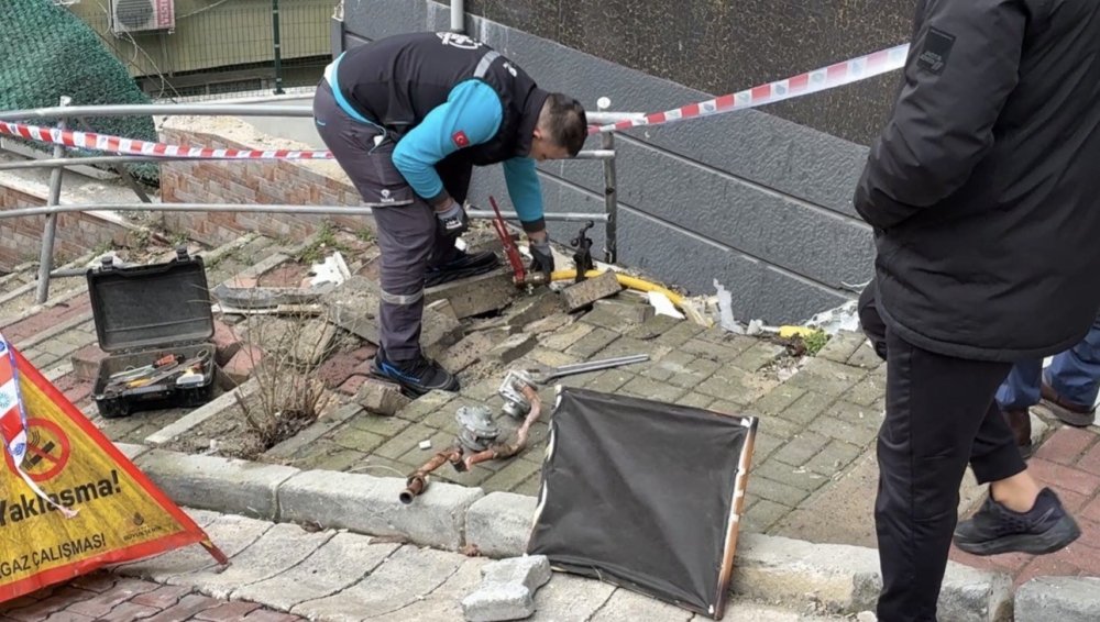 Faciadan dönüldü: Doğal gaz kutusuna çarpan otomobil takla attı