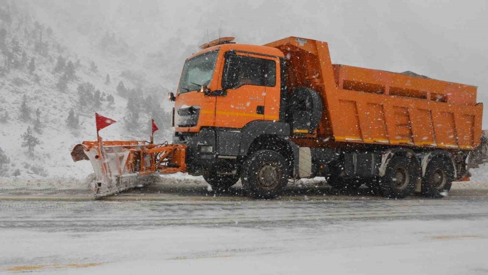 Konya'dan yola çıkanlar ve Konya'ya gelenler dikkat! Alacabel'de 25 santim kar