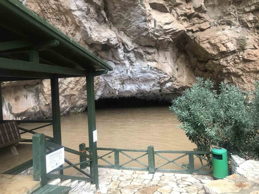 Toroslar’da su sevinci! Üzümdere Irmağı yeniden aktı