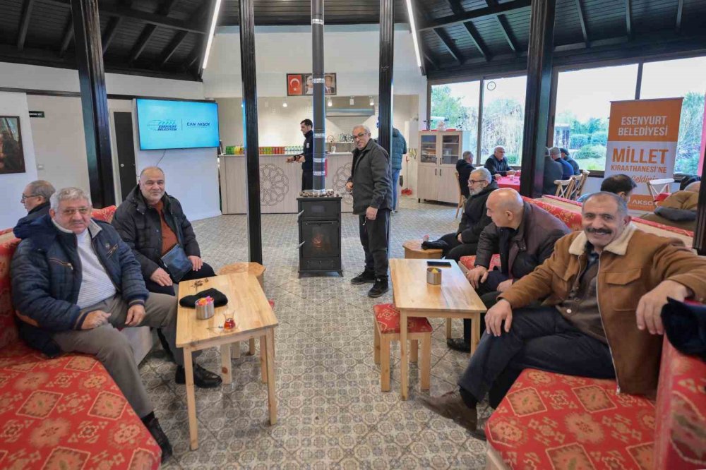 Bu kıraathanede çay 5 lira, muhabbet sınırsız