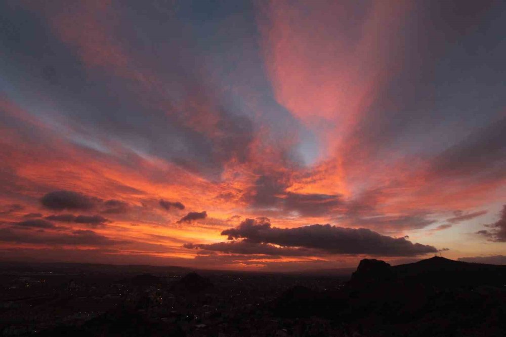 ‘4 Mevsim’ temalı Karahisar Kalesi görüntüsü mest etti