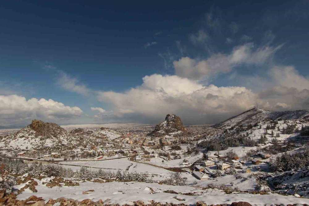 ‘4 Mevsim’ temalı Karahisar Kalesi görüntüsü mest etti