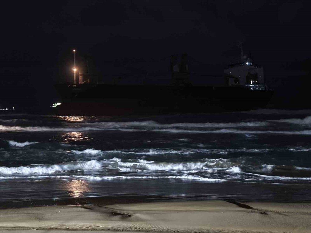Kastamonu açıklarında vurulan gemi Sarıyer'de karaya oturdu