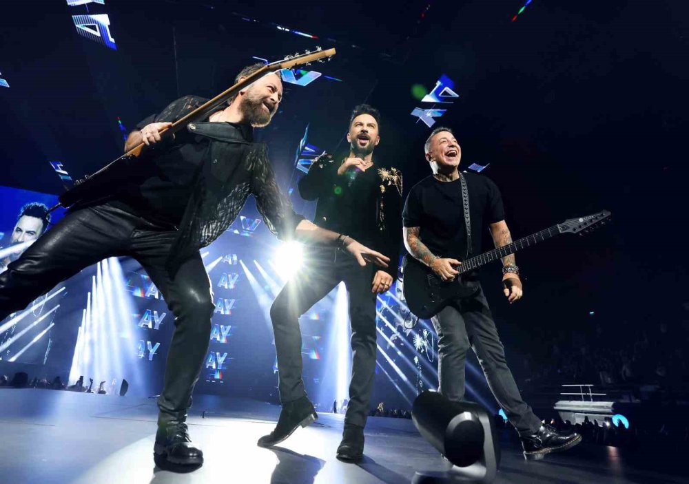 Megastar Tarkan’dan 9 günde 50 bin kişilik konser rekoru