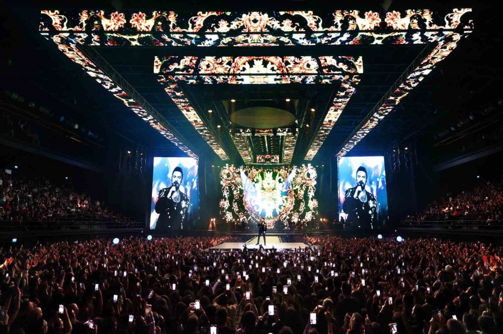 Megastar Tarkan’dan 9 günde 50 bin kişilik konser rekoru