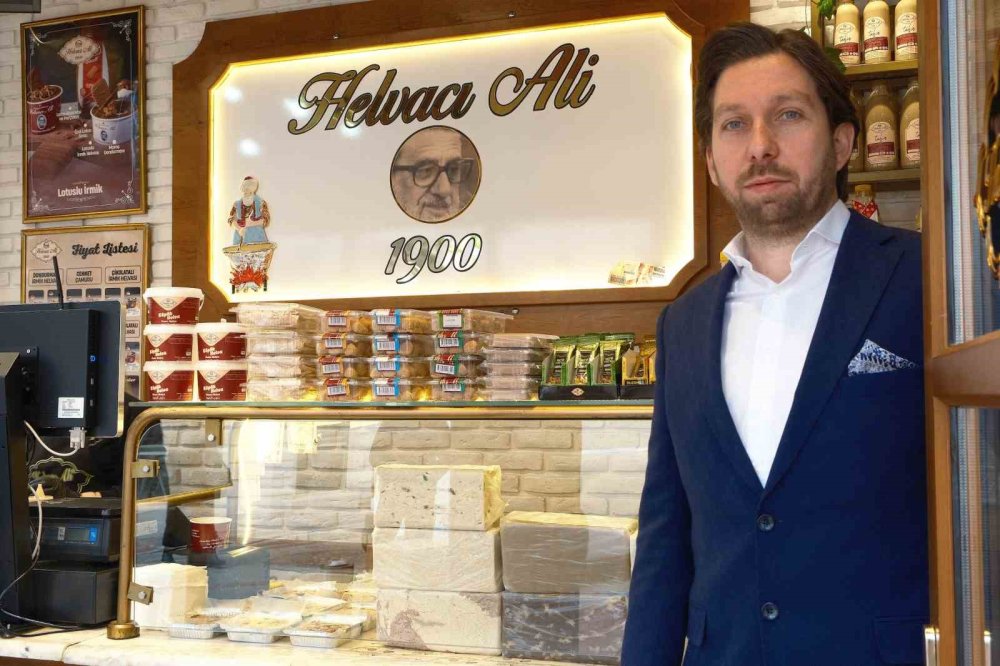 Yüzlerce yıllık tatlıyı dondurmayla buluşturdu, şimdi dünyaya satıyor