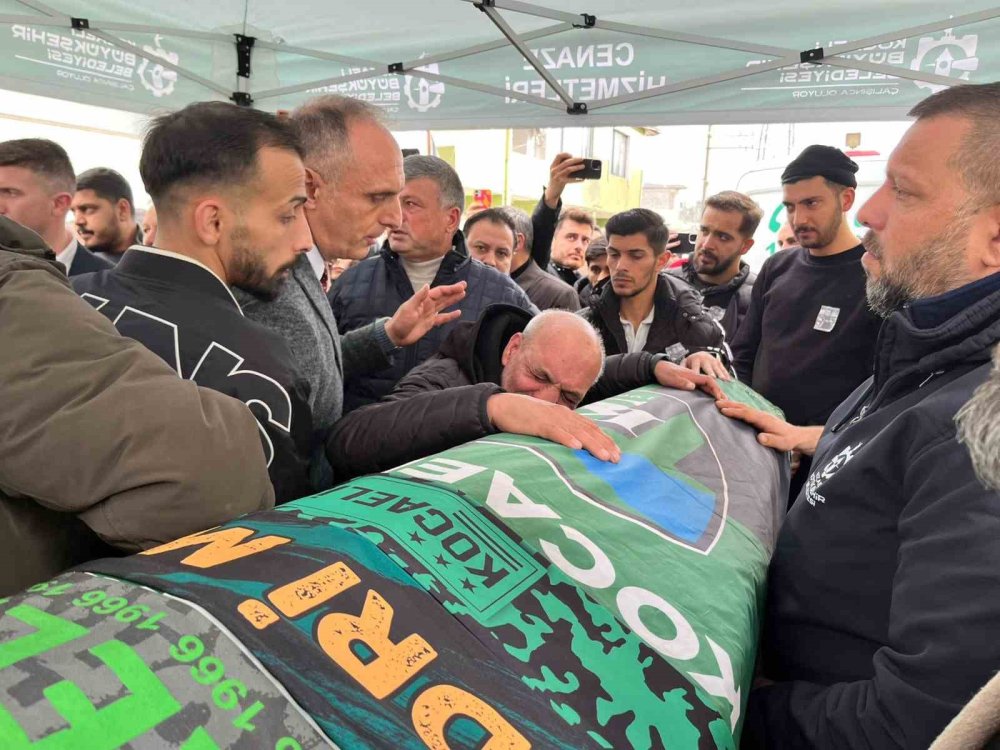 Beşiktaş maçında düşerek can veren taraftara acı veda