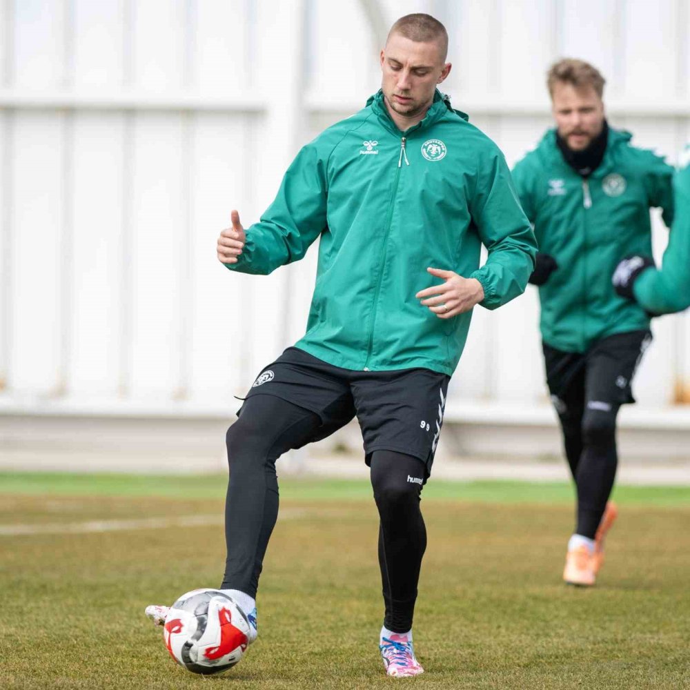 Konyaspor 8 transferle takımı yeniledi