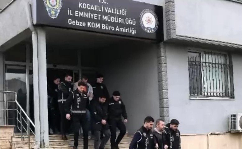 Refakatçi sandılar gasp timi çıktı: Gebze’de film gibi olay