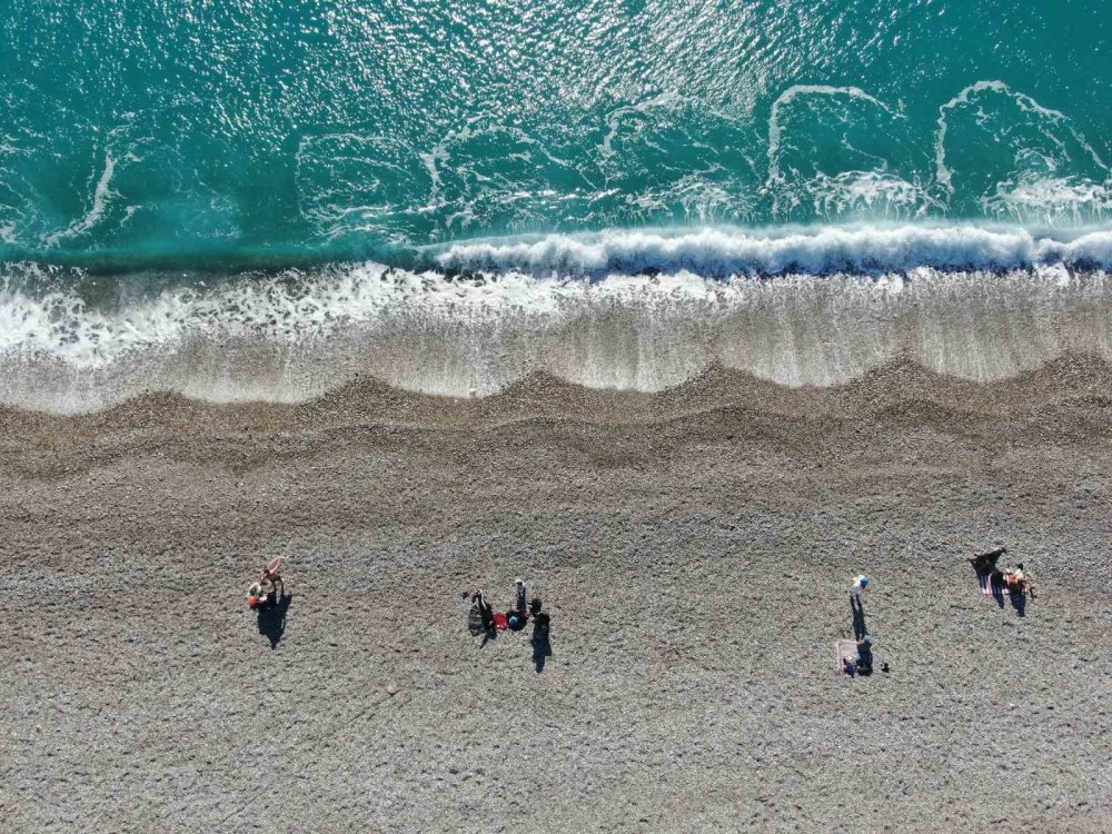 Heykelin yüzü dondu sırtı yandı