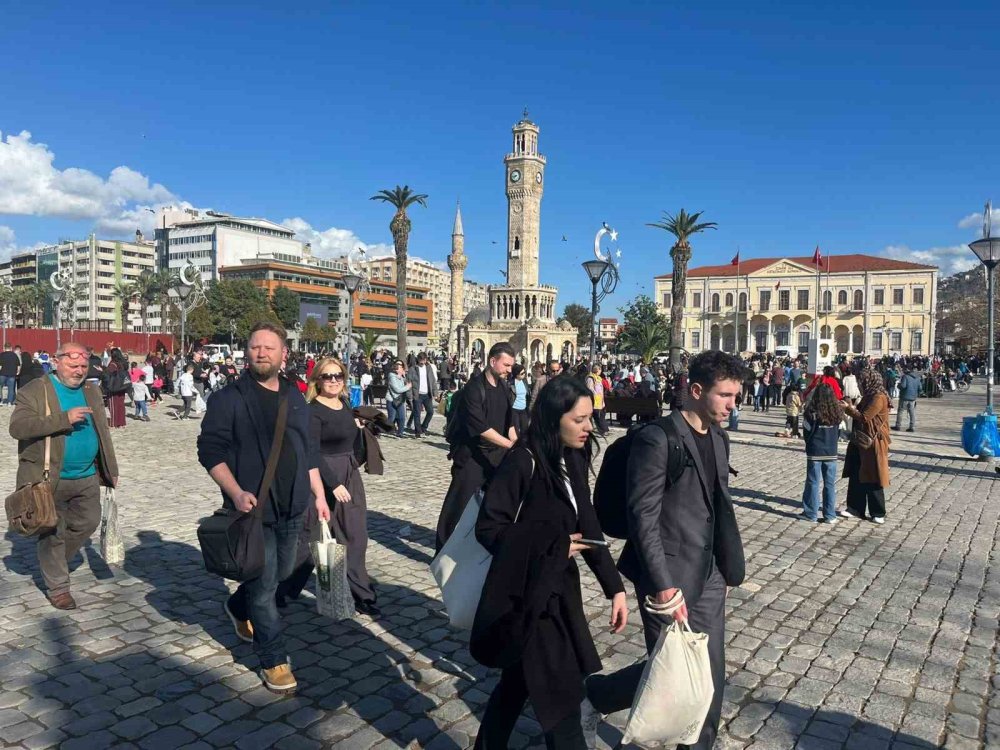 İzmir'e güneş doğdu
