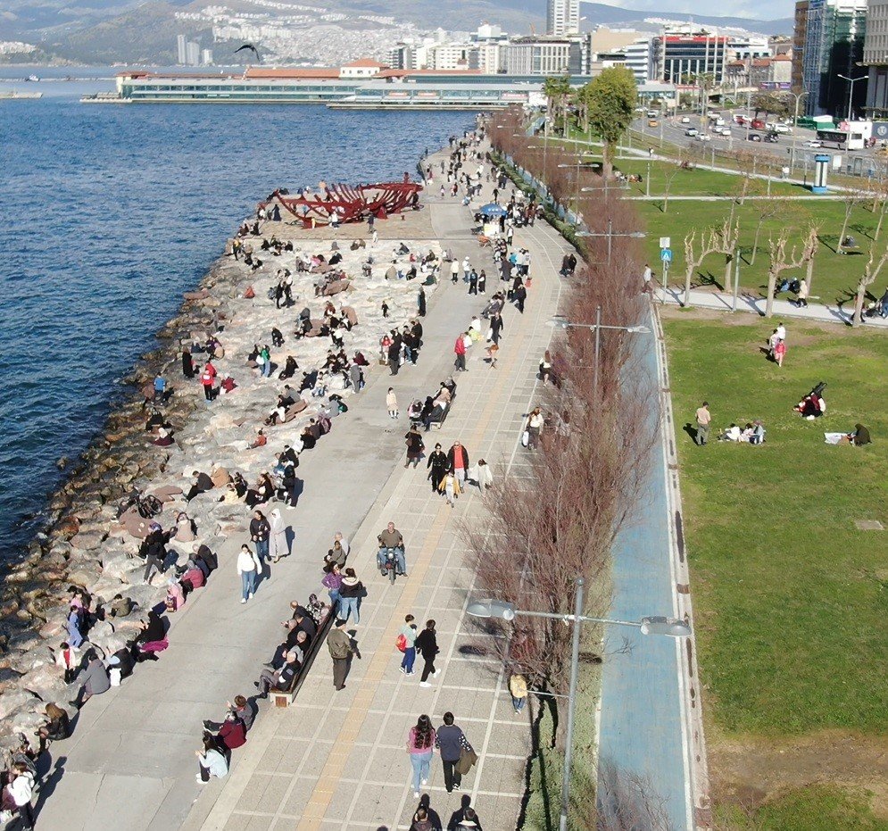 İzmir'e güneş doğdu