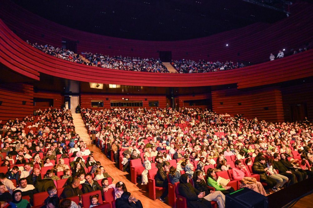 Konya'da kapalı gişe tiyatro oyunu