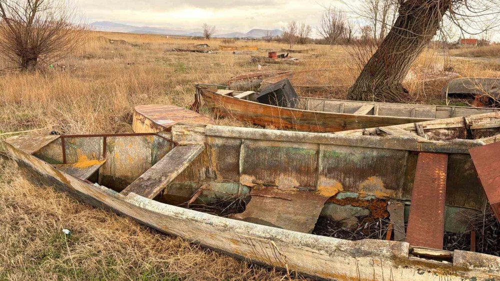 KORKU FİLMİ GİBİ: Eber Gölü'ne daha çok yağış lazım
