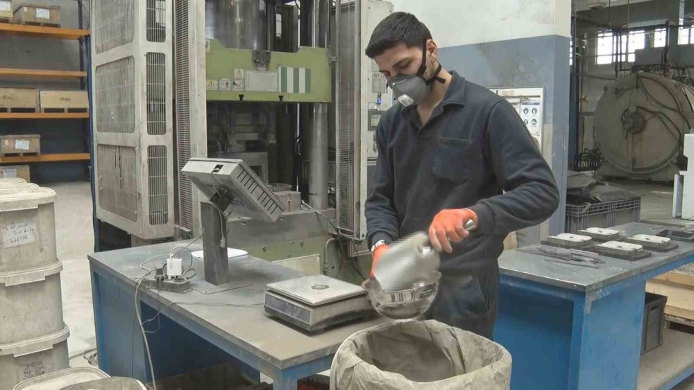 Nurol Teknoloji seramik zırhla mermiye kafa tutuyor