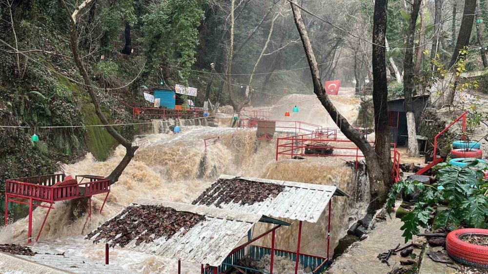 Yağmur coştu Alanya'da Oba Çayı taştı