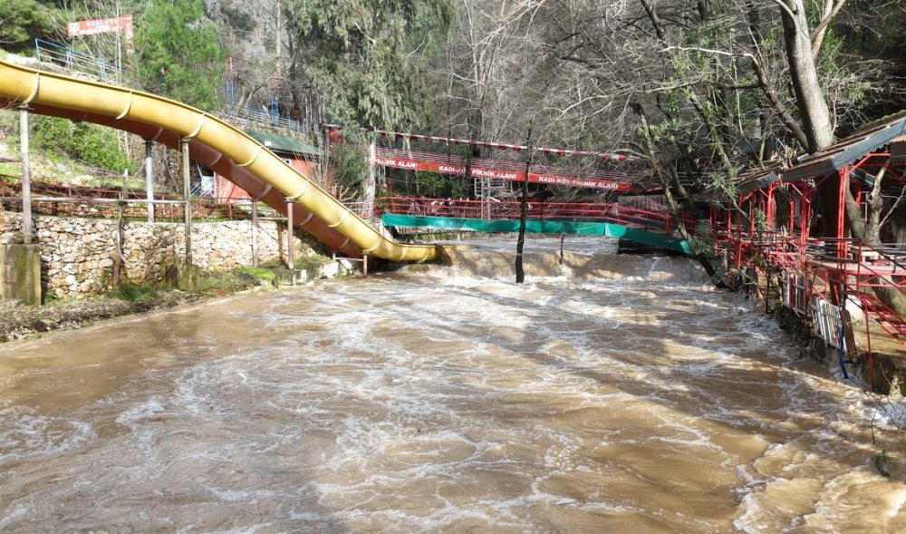 Yağmur coştu Alanya'da Oba Çayı taştı