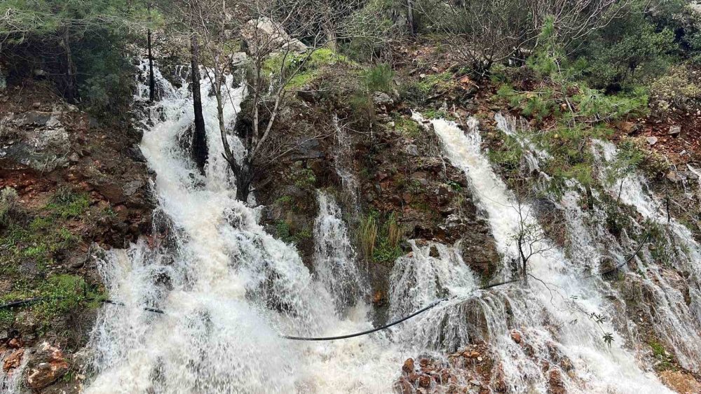 Yağmur coştu Alanya'da Oba Çayı taştı