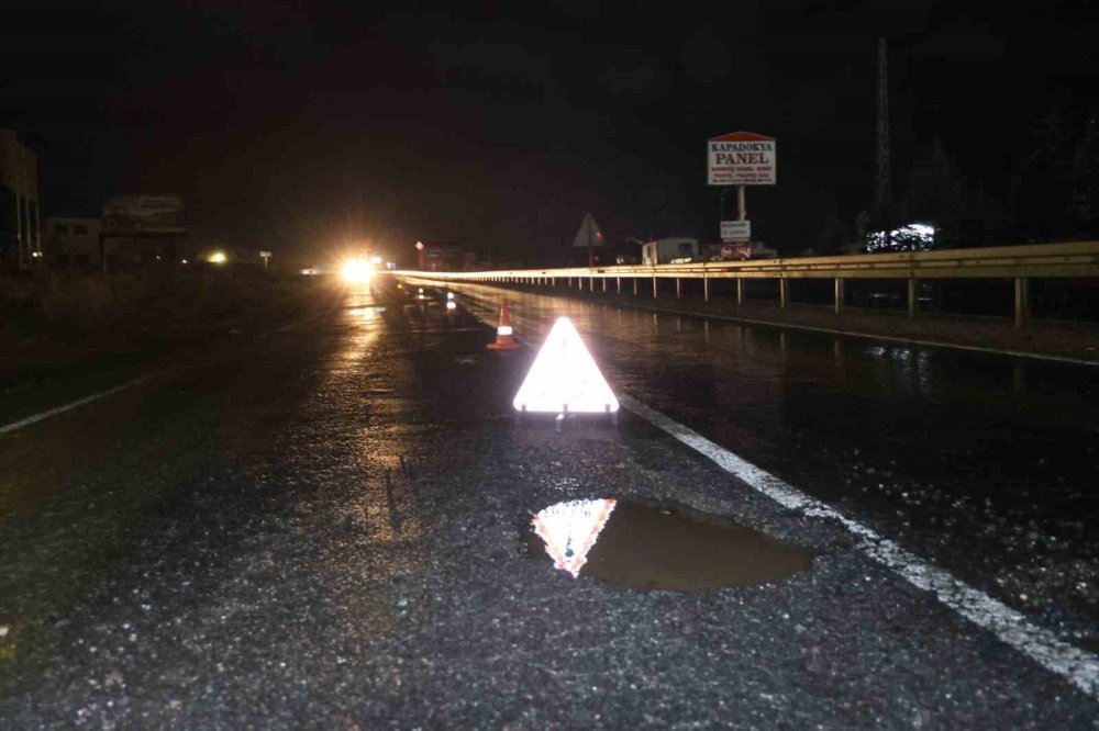 Aksaray-Nevşehir karayolunda ihmal! : Valinin makam aracı da çukura düştü