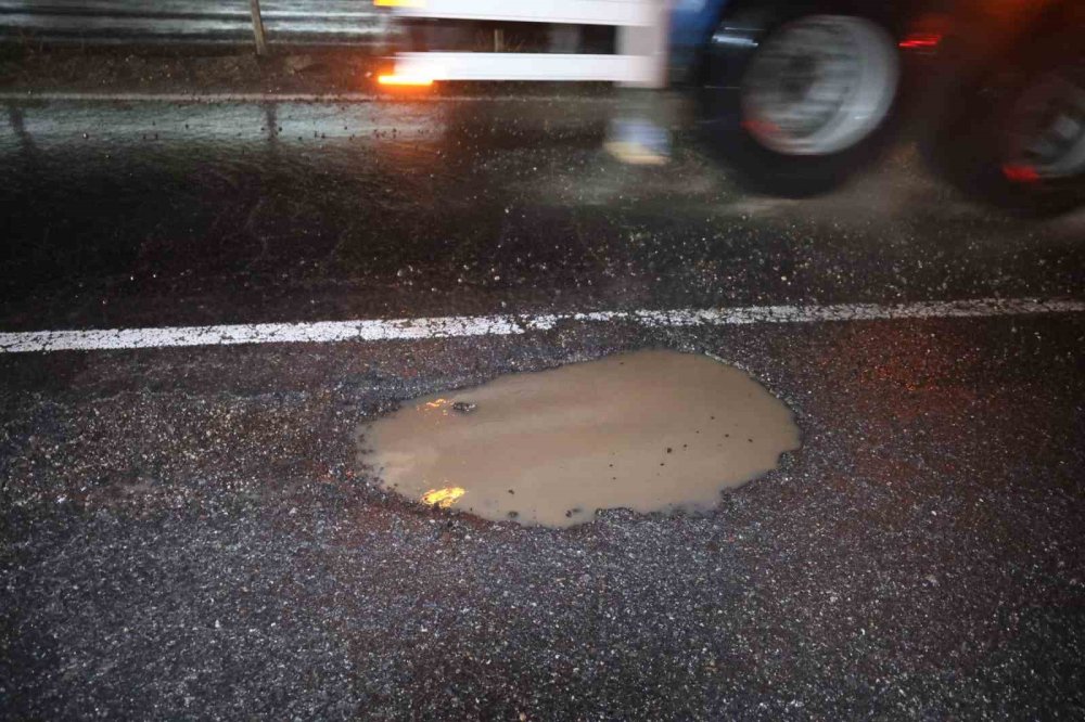 Aksaray-Nevşehir karayolunda ihmal! : Valinin makam aracı da çukura düştü