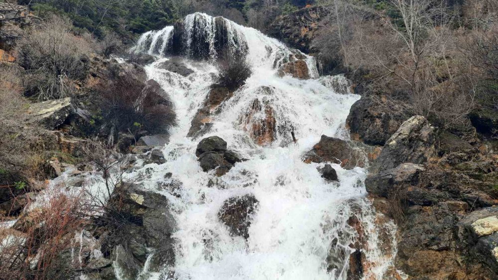 Konya'da 1,5 ay akan şelalenin yüzyıllık hikayesi