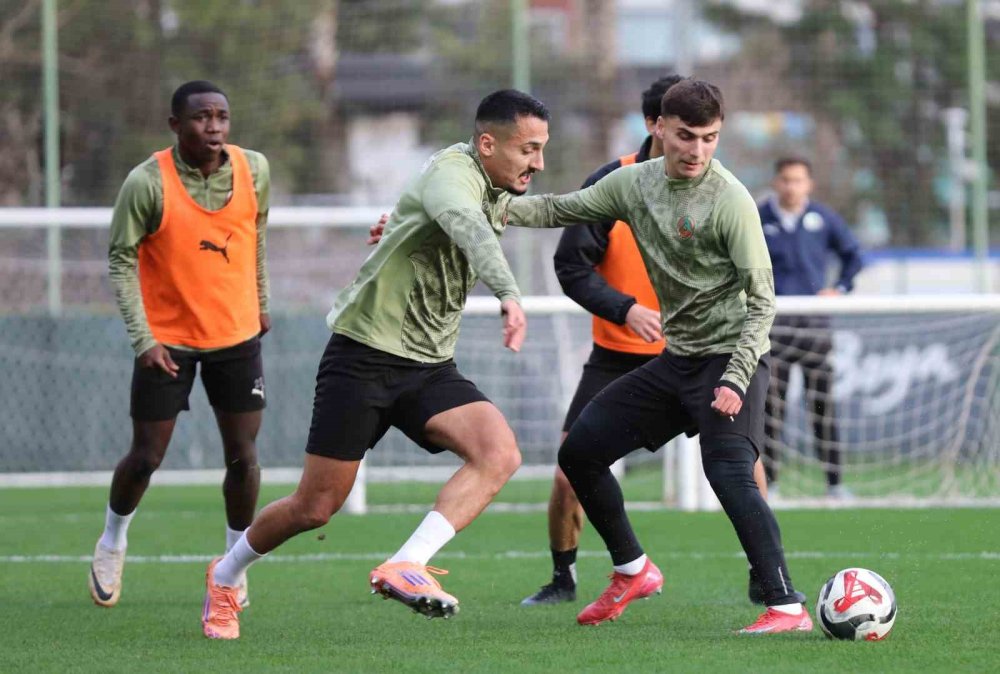 Alanyaspor'da hoca kadro kuramıyor