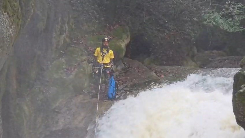 Yağmur ve kar sularıyla coşan Sölöz Kanyonu’nda adrenalin dolu yürüyüş