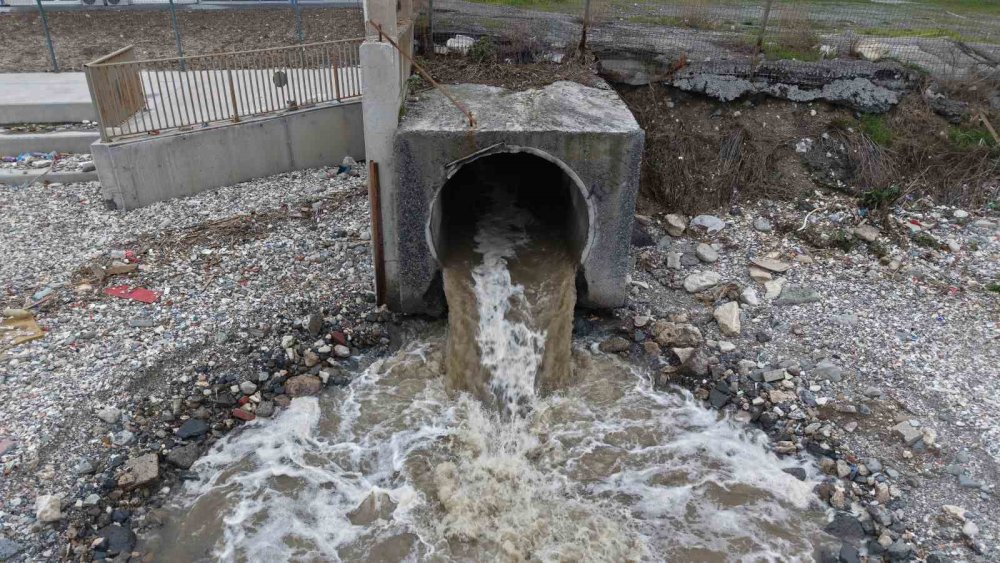 İstanbul’un atık suları Marmara Denizi’nin rengini değiştiriyor