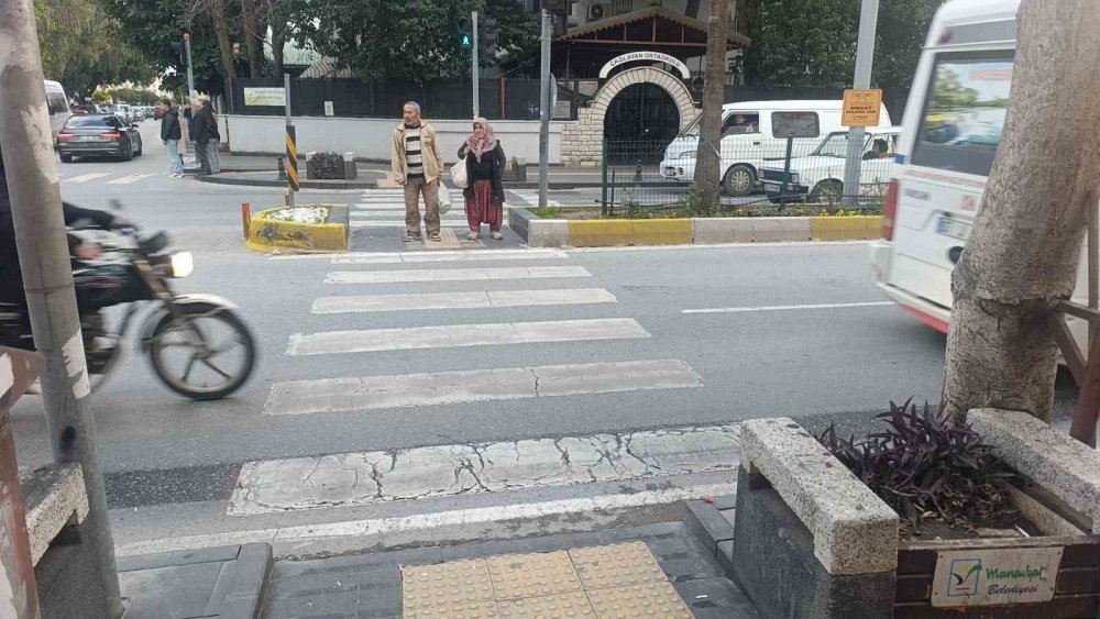 7 yaşındaki çocuğa motosikletle çarptılar, arkalarına baka baka kaçtılar