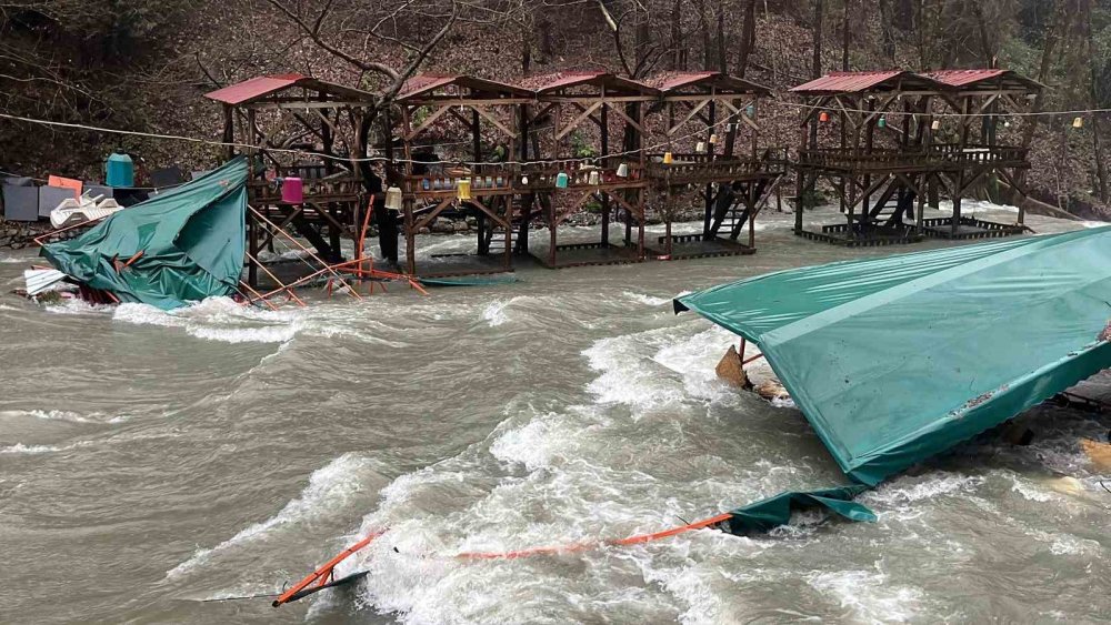 Antalya'da Irmaklar Taştı: Serik, Manavgat ve Alanya Alarmda